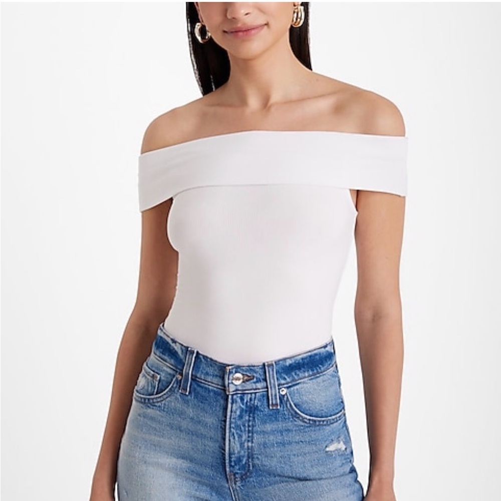 New with tag! Express Fitted Ribbed Off The Shoulder Overlay Top Size Small